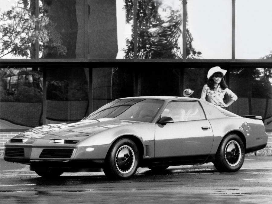  Pontiac Firebird Trans Am 1983 года  (фото 14 из 22)